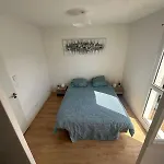 Maison Independante Avec Jardin Dans Proche De La *